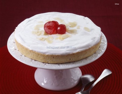 Tarta de almendras y merengue