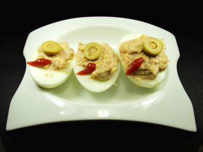 Huevos rellenos de pasta de anchoas