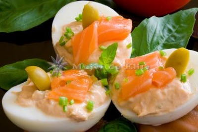 Huevos rellenos de crema de queso y ahumados