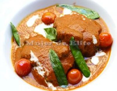 Carrilleras guisadas al curry rojo