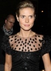 Heidi Klum se hace un original tatuaje en el brazo