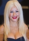 Christina Aguilera muestra su escote