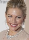 �Por qu� Sienna Miller va a compartir amigos con Robert Pattinson?