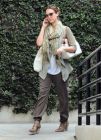 �Nos gusta! El look premam� de Jessica Alba en tonos tierra