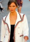 Lagerfeld	presenta la colecci�n crucero de Chanel