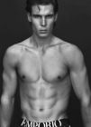 Rafa Nadal seduce para Armani