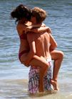 Justin Bieber y Selena G�mez desatan su pasi�n en el agua