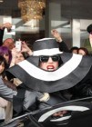 Tortilla de Lady Gaga: sus detractores le arrojan huevos en Sidney