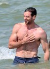 Hugh Jackman luce cuerpazo en la Costa Azul 