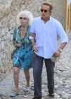La Duquesa de Alba y su prometido, Alfonso D�ez, enamorados en Ibiza