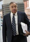 Fernando Mart�nez de Irujo llega con el tiempo justo para la boda de la Duquesa