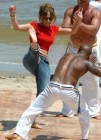 Jennifer L�pez, una sexy maestra de Capoeira en Montevideo