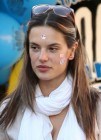 Alessandra Ambrosio se queda pegada