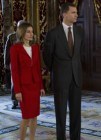 Do�a Letizia Ortiz vuelve a apostar por el rojo en el almuerzo con el Gobierno en Funciones