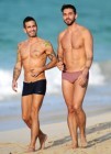 Marc Jacobs y Lorenzo Martone, lucen cuerpos tatuados en la playa