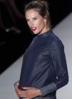 Alessandra Ambrosio desfila embarazada para Colcci en Sao Paulo