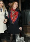Sarah Ferguson lleva a sus hijas en el bolso