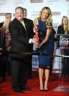 Una sexy Stacy Keibler, ya sufre las consecuencias de ser la novia de George Clooney