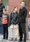 Jude Law disfruta de un paseo con sus hijos mientras se decide entre Ruth Wilson y Cameron D�az