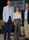Do�a Letizia muy elegante de raso y tweed en su segundo d�a de visita en Girona