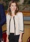 Do�a Letizia vuelve al estilo Chanel en su look m�s sobrio y elegante