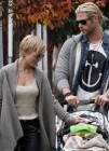 Elsa Pataky con cambio de look pasea junto a Chris Hemsworth y su hija India Rose