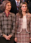 Letizia Ortiz y el pr�ncipe Felipe con los Reyes reciben a la selecci�n de balonmano