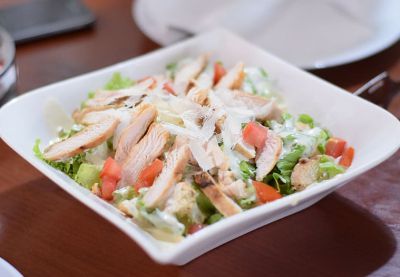 Ensalada de pollo a la parmesana