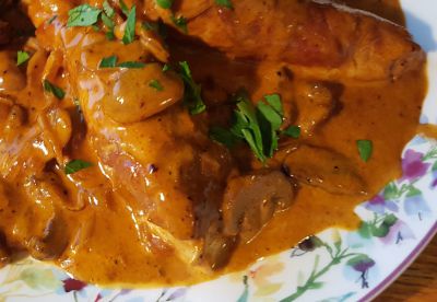 Pollo a la cerveza con champiñones