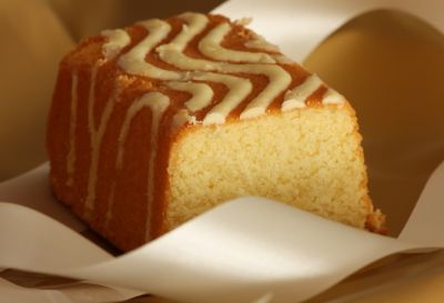 Pastel de almendras con glasa de limón
