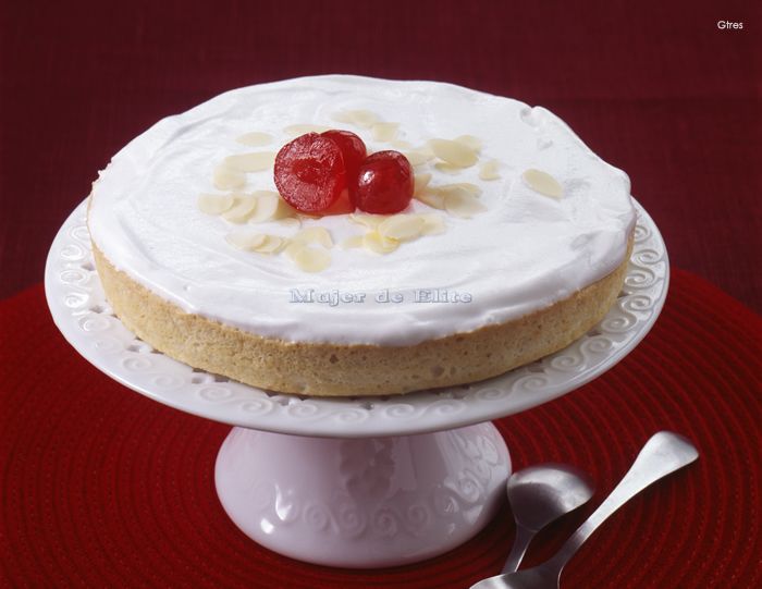 Tarta de almendras y merengue