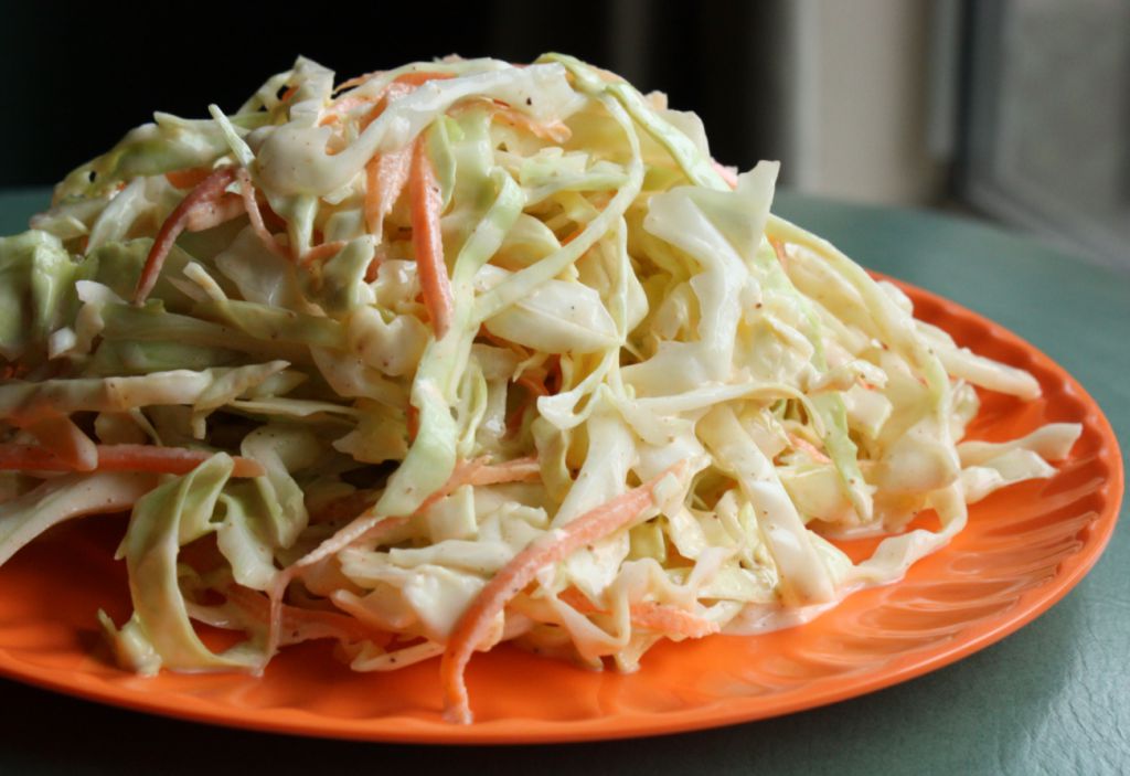 Ensalada de col con yogur