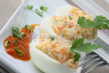 Huevos rellenos de palitos de cangrejo