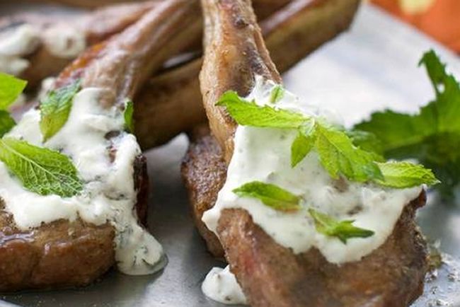 Chuletas de cordero adobadas a la menta