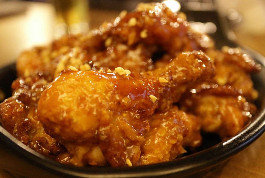 Pollo en salsa de almendras