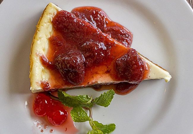 Flanes de queso fresco con frutos rojos