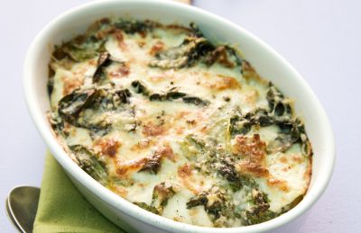 Pastel de espinacas y tallarines