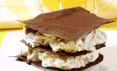 Milhojas de chocolate con nata