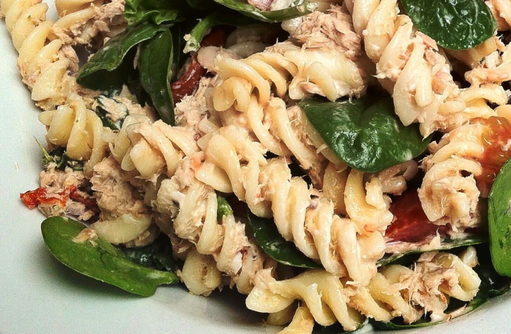 Espirales en ensalada con vinagreta de orégano