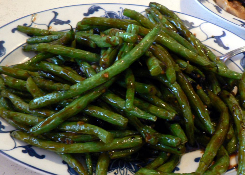 Judías verdes con vinagreta de olivas y anchoas