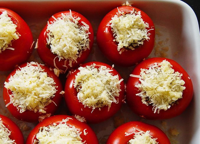 Tomate con queso de cabra