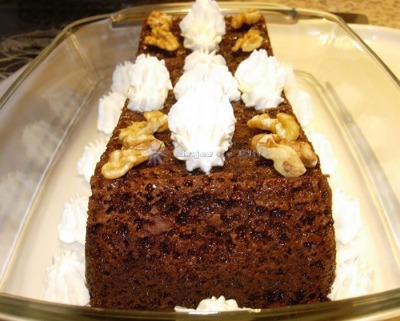 Pastel brownie de chocolate negro y frutos secos