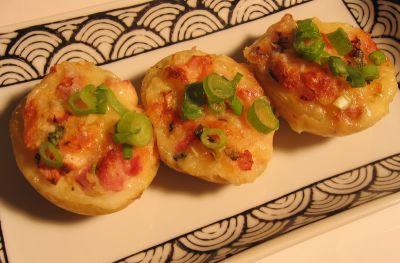 Patatas rellenas de bacon con almendras