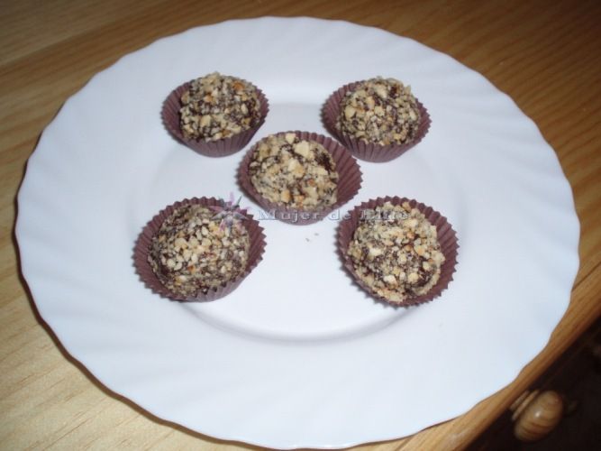 Bombones de chocolate negro a la avellana