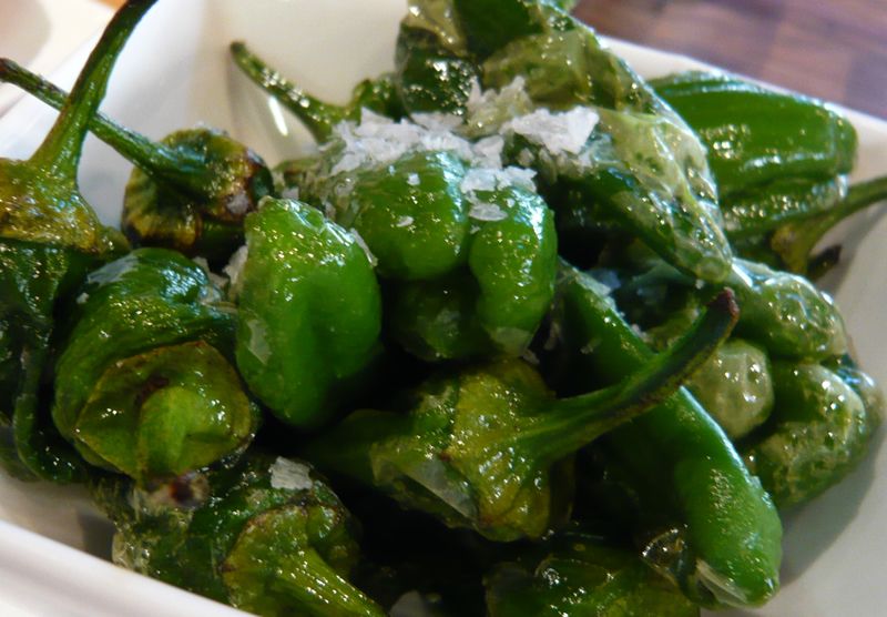 Pimientos de padrón salteados