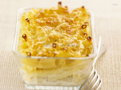 Macarrones con bechamel y jamón gratinados
