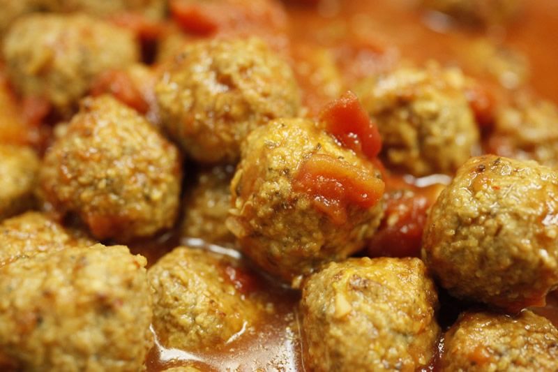Albóndigas con huevos y tomate