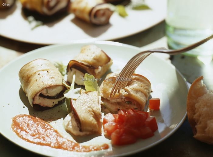 Rollitos de berenjena con mozzarella