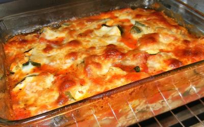 Calabacines con tomate y queso fundido