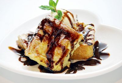Pudin de manzana con salsa de chocolate